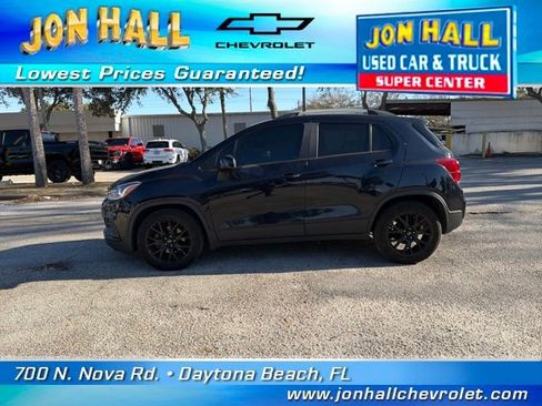 Used 2021 Chevrolet Trax LT w/ Sport Edition image 4