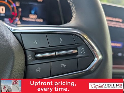 Used 2024 Chevrolet Traverse Z71 w/ Enhanced Driving Package AWD/4WD image 18