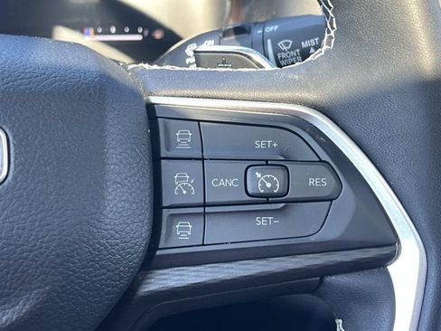 Used 2023 Jeep Grand Cherokee Laredo w/ Luxury Tech Group I AWD/4WD image 21