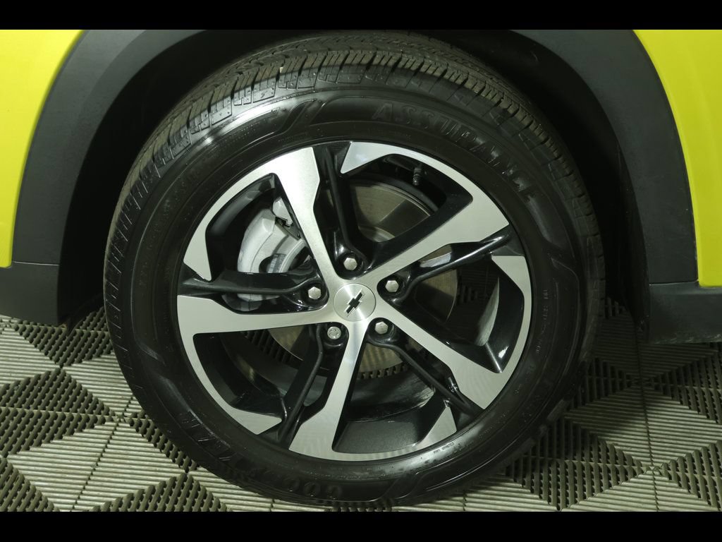 Certified 2025 Chevrolet Trax RS w/ Driver Confidence Package FWD image 12
