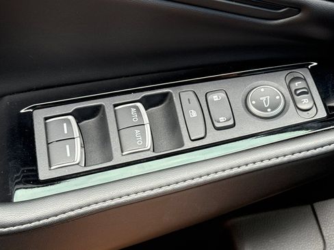 Used 2023 Honda Accord Touring image 11