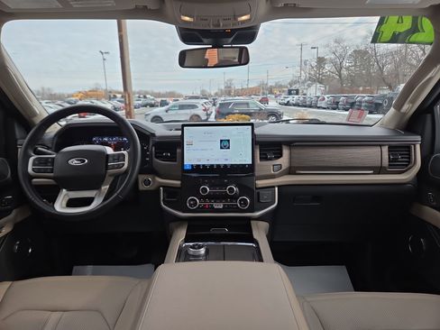 Used 2024 Ford Expedition Limited image 15