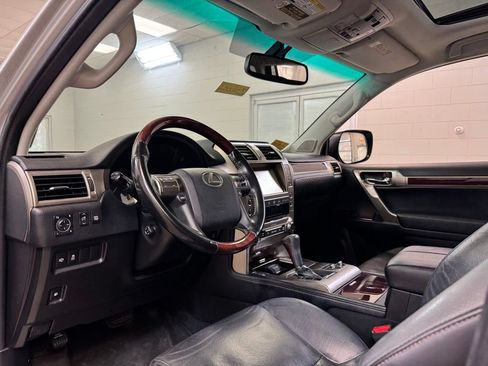 Used 2017 Lexus GX 460 Premium w/ Premium Package AWD/4WD image 14