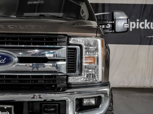 Used 2017 Ford F250 XLT w/ XLT Premium Package AWD/4WD image 40