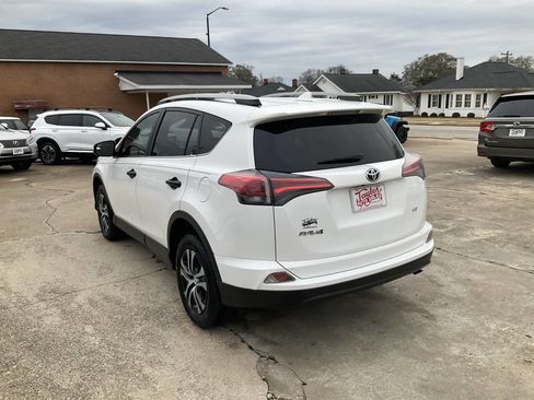 Used 2018 Toyota RAV4 LE image 4