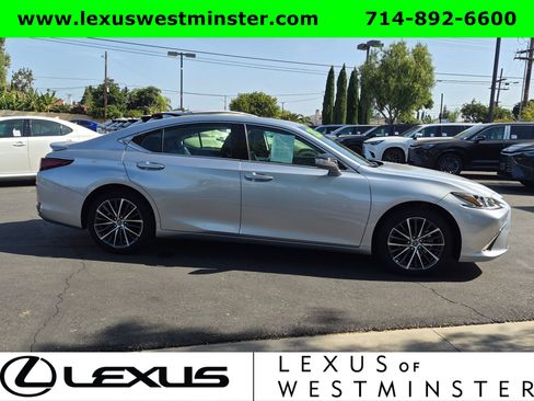 Used 2025 Lexus ES 300h w/ Premium Package FWD image 4