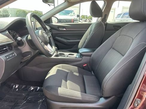 Used 2025 Nissan Altima 2.5 SV FWD image 15