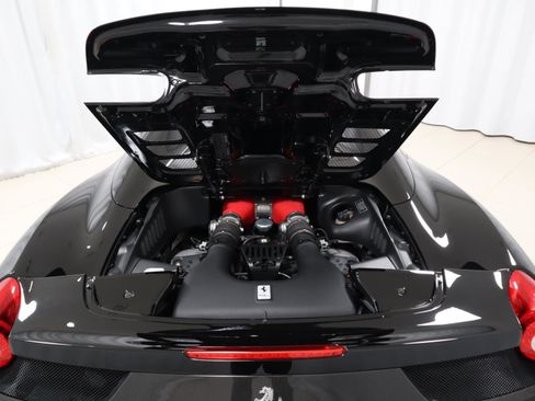 Used 2015 Ferrari 458 Spider image 24