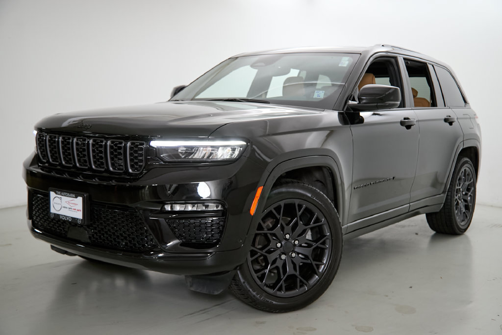 Used 2025 Jeep Grand Cherokee Summit w/ Obsidian Package AWD/4WD image 2
