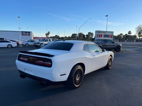 Used 2017 Dodge Challenger SXT image 5
