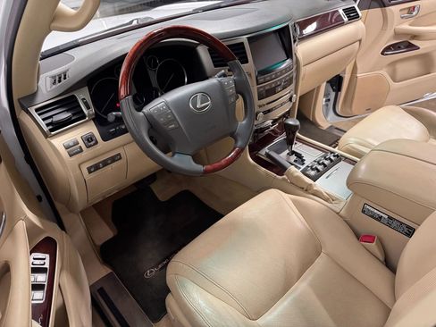 Used 2013 Lexus LX 570 LX 570 Sport Utility 4D image 19