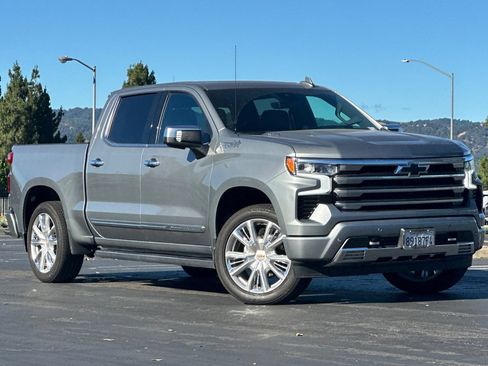 Used 2025 Chevrolet Silverado 1500 High Country AWD/4WD image 2