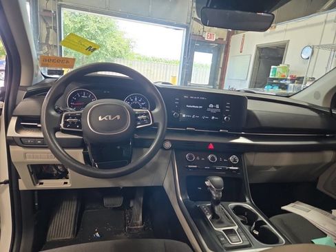 Used 2024 Kia Carnival LX FWD image 10