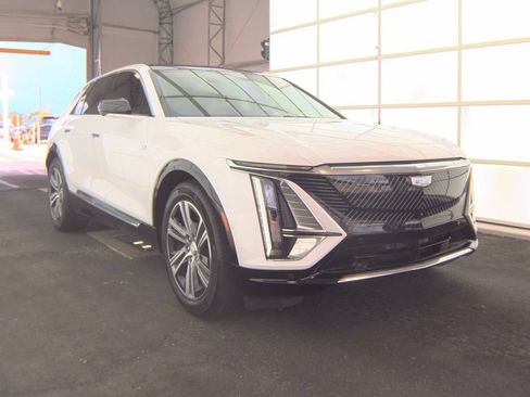 Used 2024 Cadillac Lyriq Luxury RWD image 3