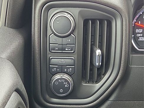 Used 2022 Chevrolet Silverado 1500 Custom w/ Safety Confidence Package AWD/4WD image 19