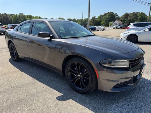 Used 2017 Dodge Charger SXT w/ Plus Group RWD image 7