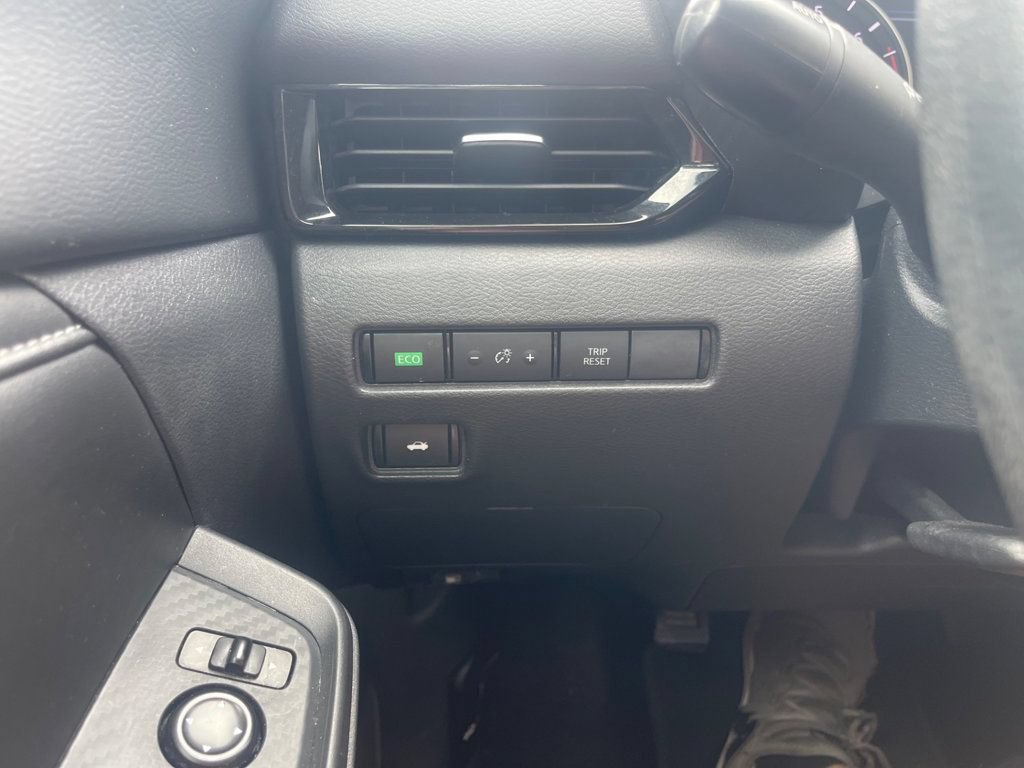 Used 2025 Nissan Sentra SV FWD image 16