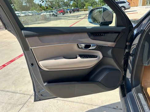 Used 2026 Volvo XC90 B6 Plus w/ Protection Package Premier image 19