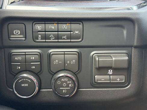 Used 2026 Chevrolet Tahoe Z71 w/ Comfort Package AWD/4WD image 26