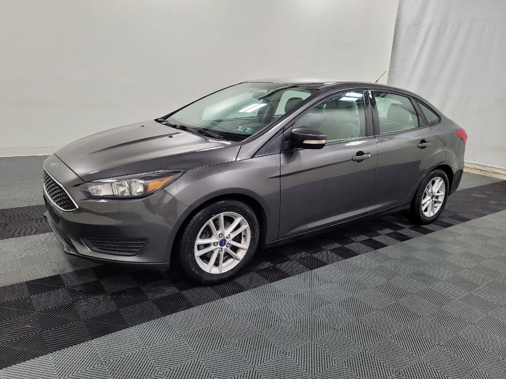 Used 2016 Ford Focus SE FWD image 2