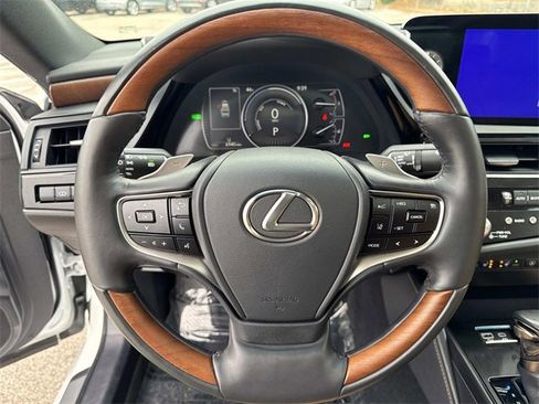 Certified 2025 Lexus ES 300h Ultra Luxury image 29