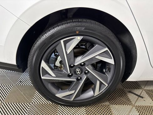 Used 2025 Hyundai Elantra Limited FWD image 31