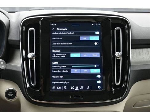 Used 2024 Volvo XC40 B5 Plus w/ Climate Package image 18