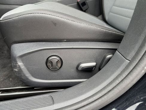 Used 2025 Volkswagen Jetta SE image 22