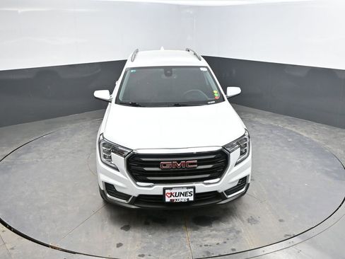 Used 2022 GMC Terrain SLE w/ Driver Convenience Package image 18