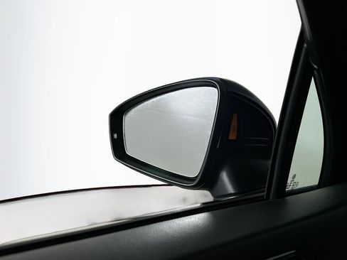 Used 2023 Volkswagen Tiguan SE image 16