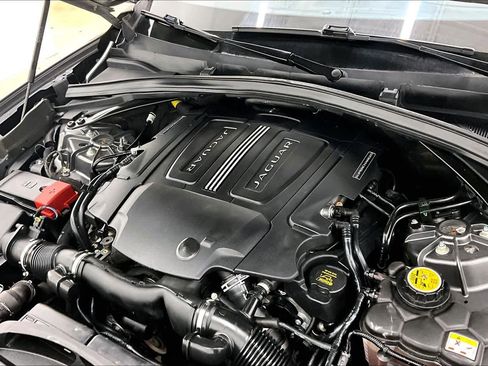 Used 2017 Jaguar F-PACE Prestige image 31