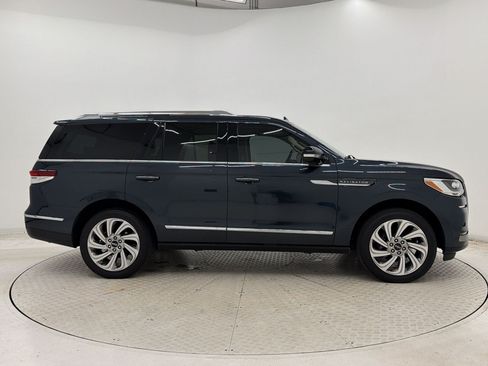 Used 2024 Lincoln Navigator Reserve AWD/4WD image 8