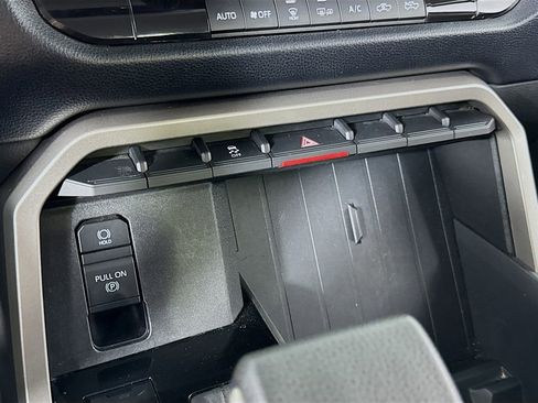 Used 2022 Toyota Tundra SR5 AWD/4WD image 16
