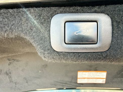 Used 2019 Lexus LS 500 w/ Accessory Package (Z2) image 31