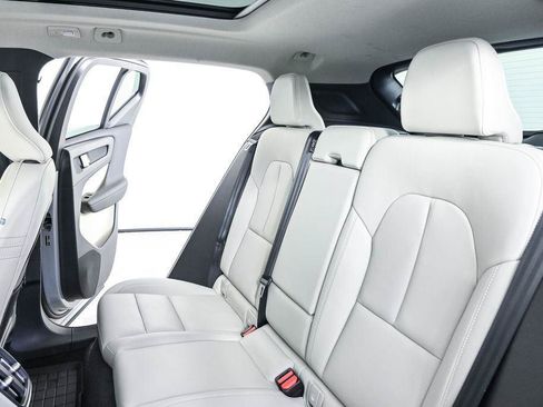 Certified 2026 Volvo XC40 B5 Plus AWD/4WD image 22
