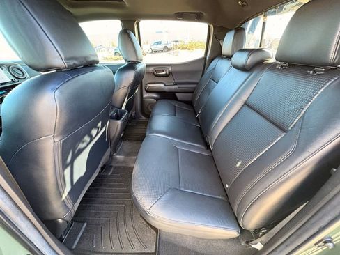 Used 2022 Toyota Tacoma TRD Off-Road w/ TRD Premium Off Road Package image 31