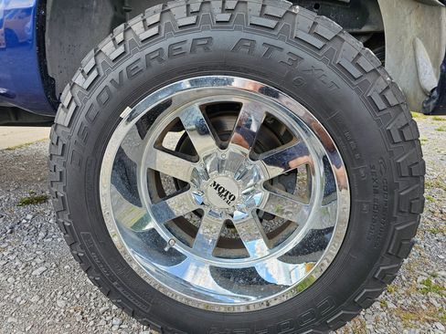 Used 2017 Nissan Titan SV AWD/4WD image 15