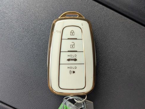 Used 2022 Toyota Highlander LE FWD image 36