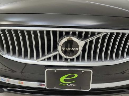 Used 2023 Volvo S90 B6 Plus AWD/4WD image 39