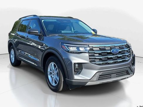 Used 2025 Ford Explorer Active w/ Active Comfort Package RWD image 1