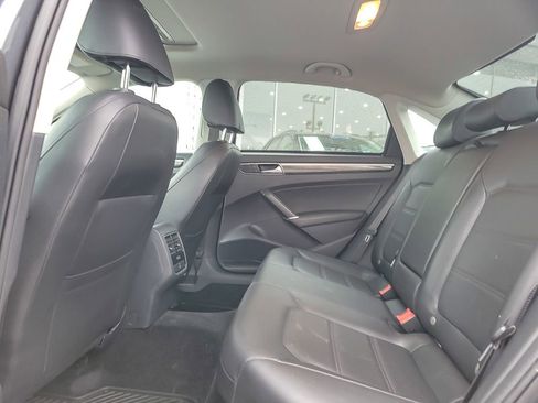 Used 2017 Volkswagen Passat 1.8T SE image 8