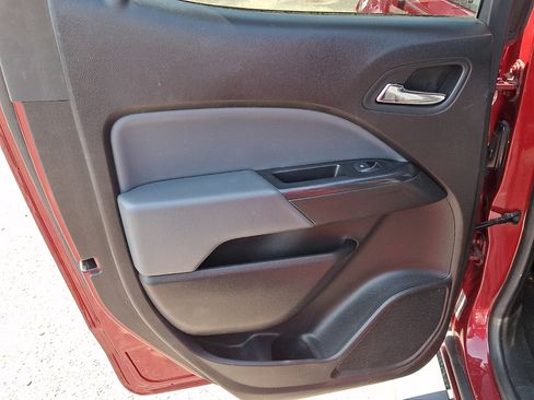 Used 2017 Chevrolet Colorado Z71 AWD/4WD image 19