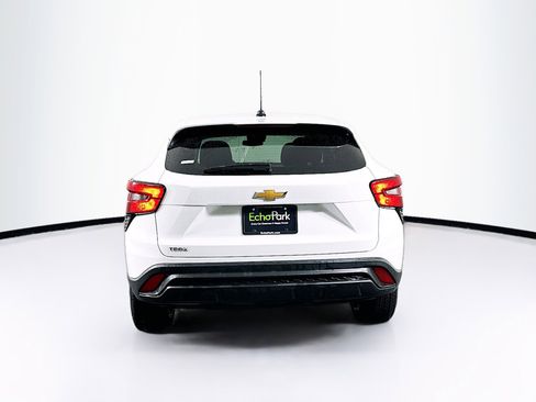 Used 2025 Chevrolet Trax LS image 7