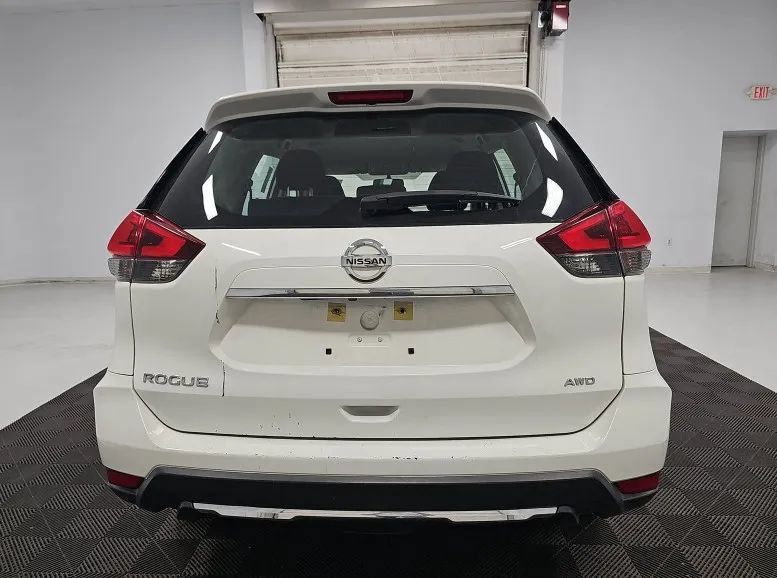 Used 2018 Nissan Rogue S AWD/4WD image 4