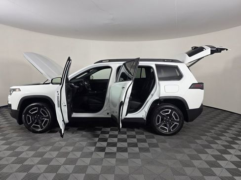 New 2026 Jeep Cherokee Limited image 18