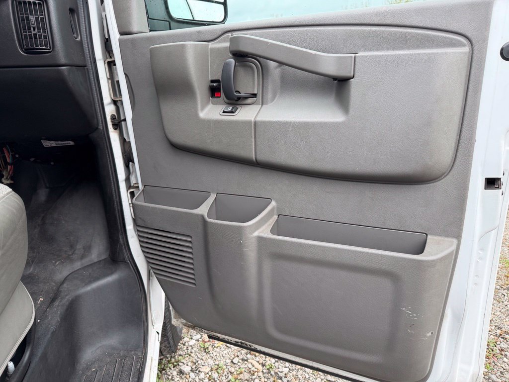 Used 2020 Chevrolet Express 3500 w/ Driver Convenience Package RWD image 17