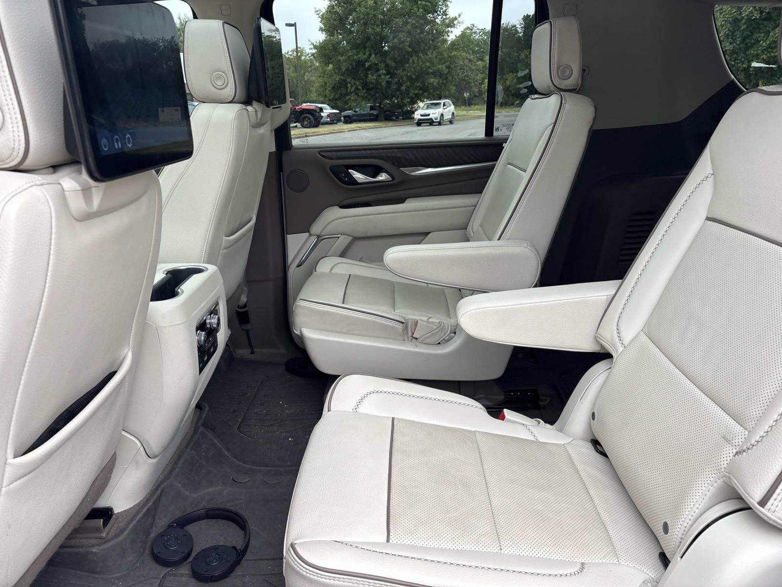 Used 2024 GMC Yukon XL Denali w/ Advanced Technology Package AWD/4WD image 12