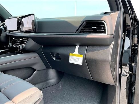 New 2026 Chevrolet Suburban RST w/ Advanced Technology Package AWD/4WD image 28
