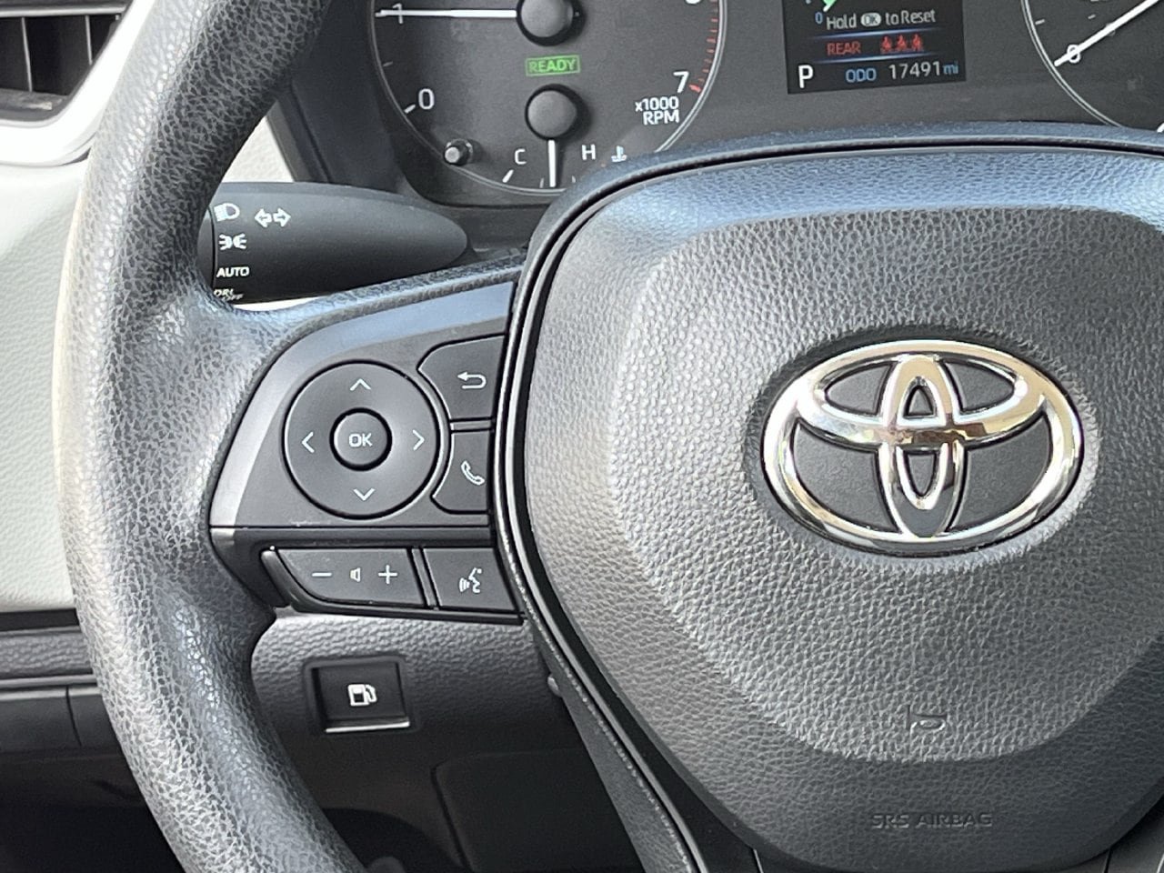 Used 2025 Toyota Corolla LE FWD image 12