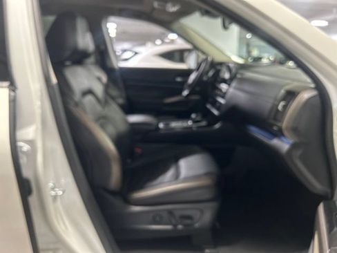Used 2024 Nissan Pathfinder Platinum AWD/4WD image 30